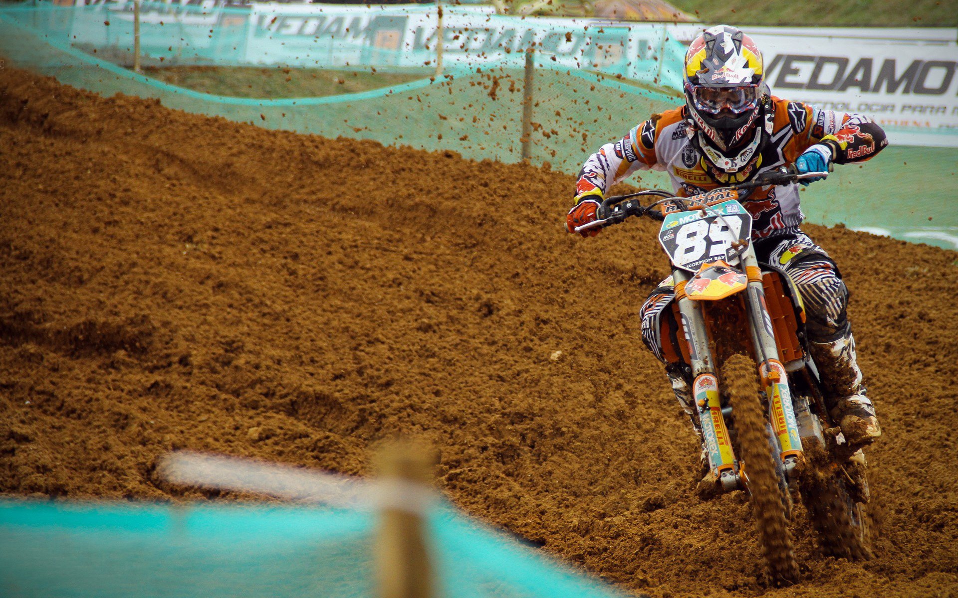 年度焦点之战之夜，当福克斯撕破黑暗，照亮赛场