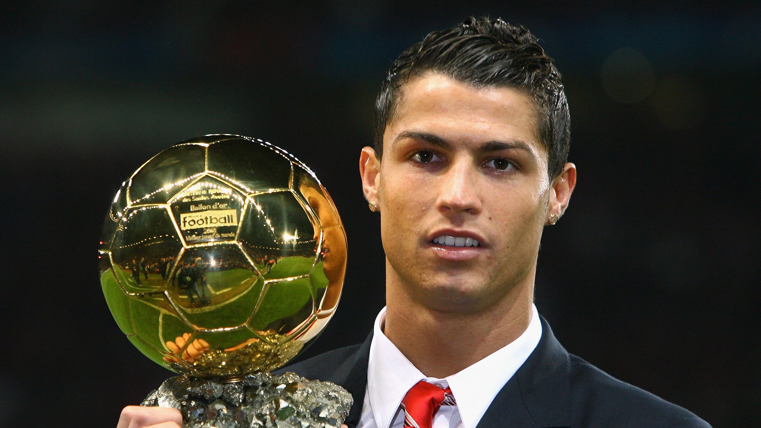 加维稳定输出不掉线，曼城冲垮乌克兰，足球如何成为战争中的精神堡垒